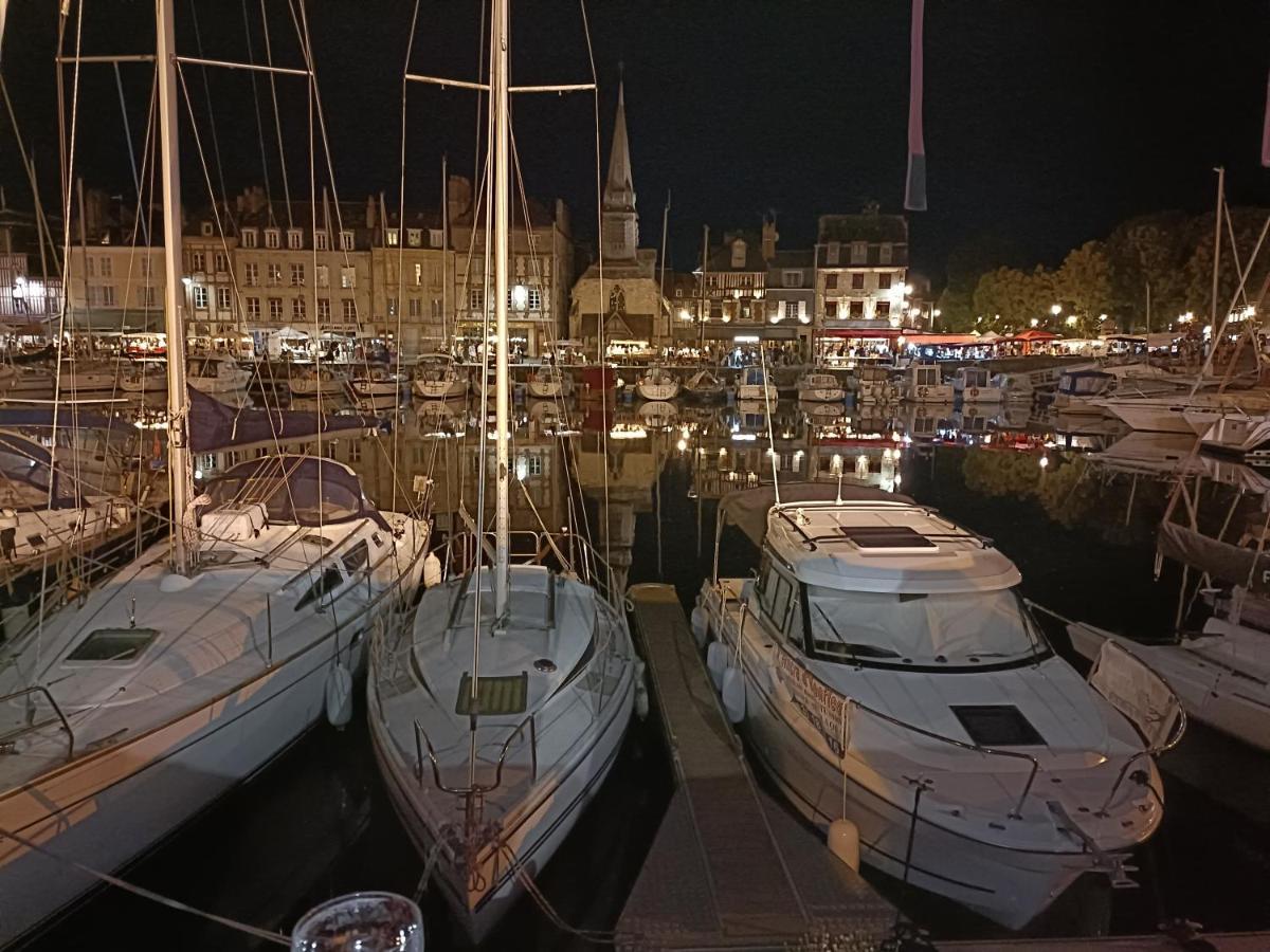 Ferienwohnung Le Coeur Du Centre Historique Refait A Neuf Honfleur Exterior foto
